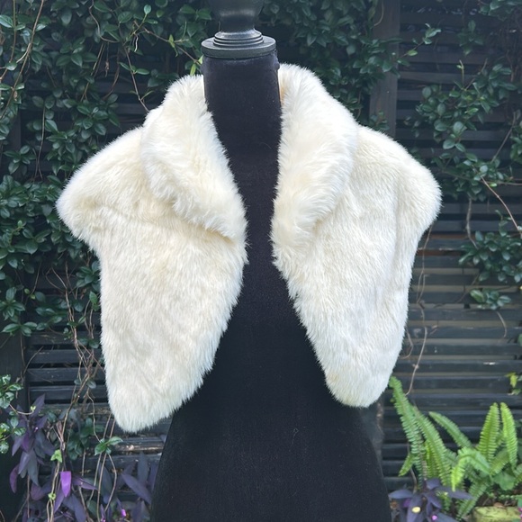Snowy Faux Fur Bolero M - Picture 7 of 9